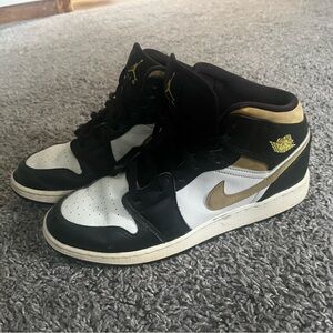 Kids Air Jordan 1 mid (black, gold, white)